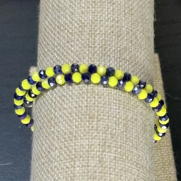 Handcrafted memory wire beaded bracelet - Picture 3 of 7